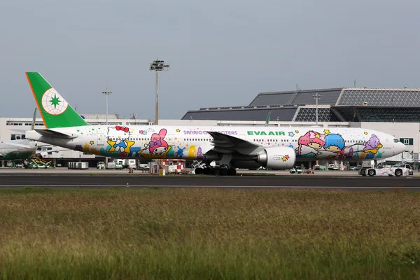 EVA Air Boeing 777-300ER Hello Kitty airplane Taipei Taoyuan Air — Stock Photo, Image