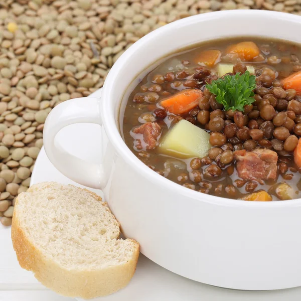 Guisado de sopa de lentilha com muitas lentilhas close-up alimentação saudável — Fotografia de Stock