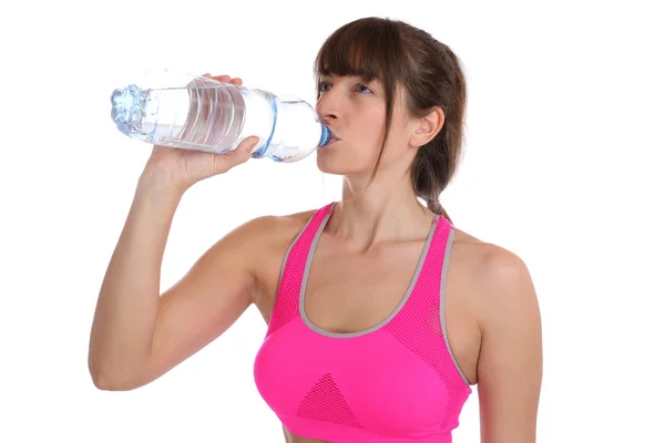 Young fitness woman drinking water at sports workout training is — Stock fotografie