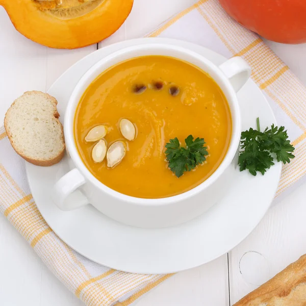 Healthy eating pumpkin soup with baguette in cup — Stok fotoğraf