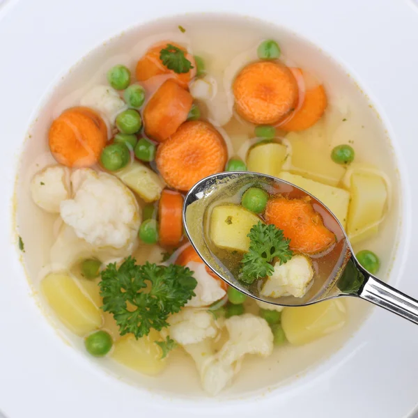 Healthy eating vegetable soup meal with vegetables on spoon from — Φωτογραφία Αρχείου