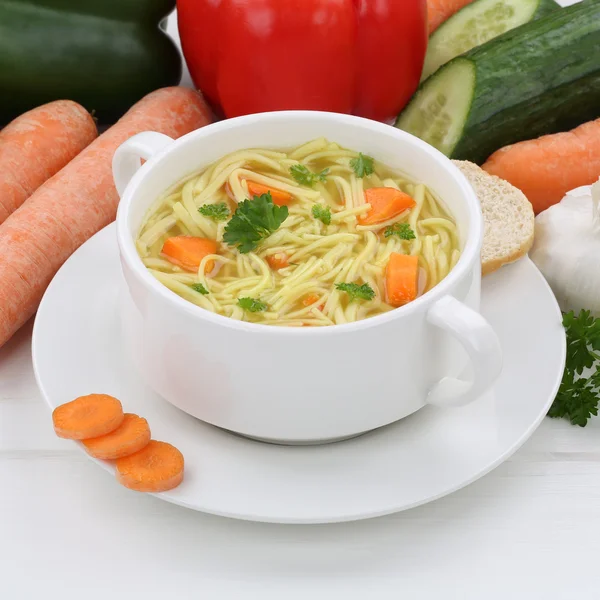 Sopa saludable de fideos en taza con fideos — Foto de Stock