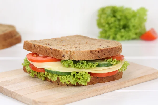 Sandwich toast brood voor het ontbijt met kaas — Stockfoto