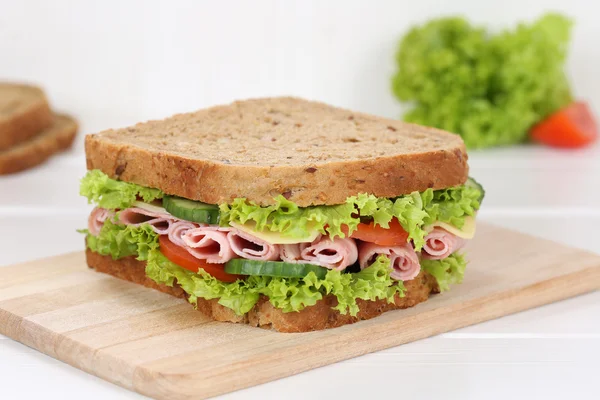 Sandwich toast brood voor het ontbijt met ham — Stockfoto