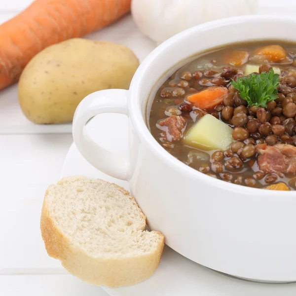 Sopa de lentilha de alimentação saudável guisado com lentilhas close-up — Fotografia de Stock