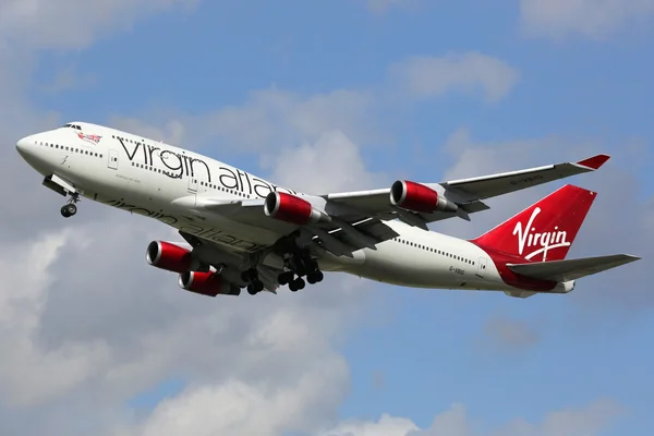 Virgin Atlantic Boeing 747-400 uçak Londra Heathrow Havaalanı — Stok fotoğraf