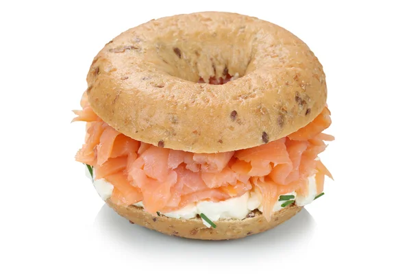 Sanduíche de bagel com peixe de salmão isolado — Fotografia de Stock