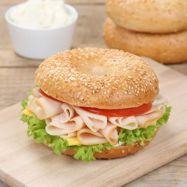 Gesunde Ernährung Bagel Sandwich zum Frühstück mit Schinken — Stockfoto