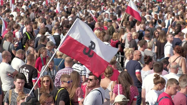 POLONIA, WARSAW - 1 de agosto de 2019: Hora polaca W —  Fotos de Stock