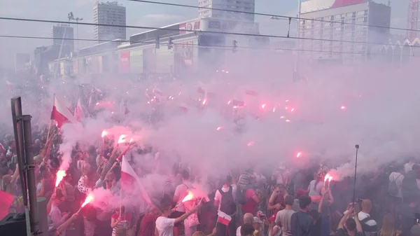 POLONIA, WARSAW - 1 de agosto de 2019: Hora polaca W —  Fotos de Stock