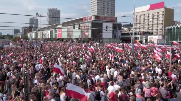 POLEN, VARSAW - 1 augusti 2019: Polska timmen W — Stockvideo