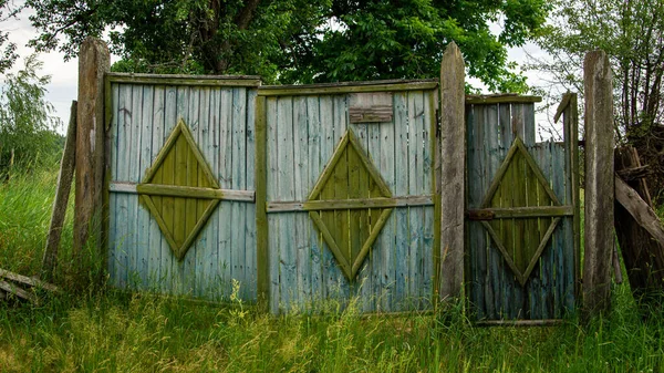 Old Destroyed Wooden Gate Wicket Countryside — Stock Photo, Image