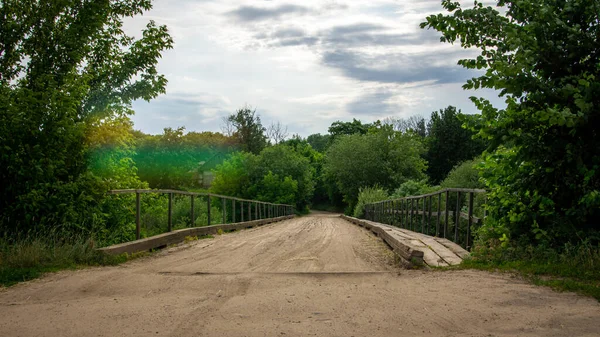 Puente Madera Vintage Sobre Río Campo —  Fotos de Stock