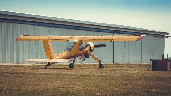 Vieux Petit Avion Vintage Aérodrome Extérieur — Photo