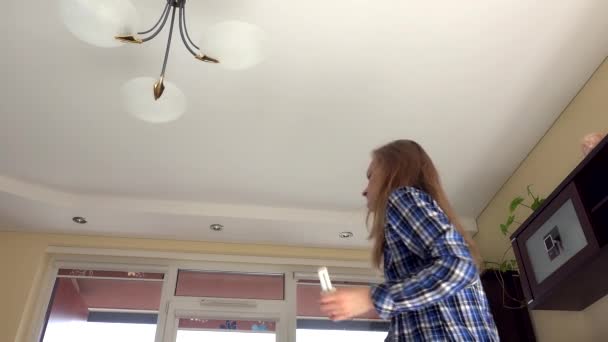 Woman climb up and change light bulb to eco. — Stockvideo