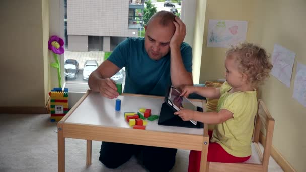 Father play with log and girl use media tablet. 4K — Video Stock