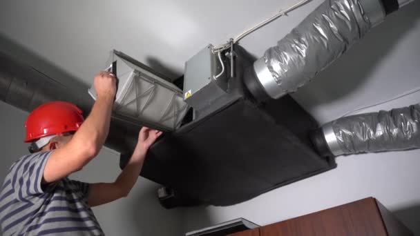 Professional Guy Install Filter for Home Central Air Recuperation System — Stock Video