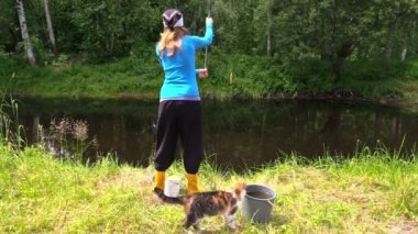 kadın balık, kedi ayağı açık kahverengi. eğlenceli bir serbest zaman doğa