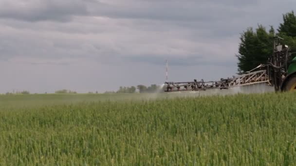 Agriculture equipment tractor spray field plants with chemical — Stock Video