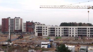 İşçiler insanlar inşaat alanına ve asfalt işleri pave