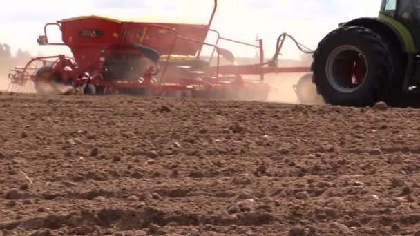 Sprzęt specjalny nawóz na pola uprawne gleby rozprzestrzeniania — Wideo stockowe