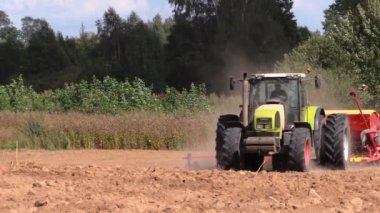 Traktör yaymak gübre yetiştirmek alan yazında
