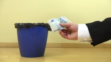 el yirmi 20 euro banknot çökmek ve depo gözünde bırakın. 4k
