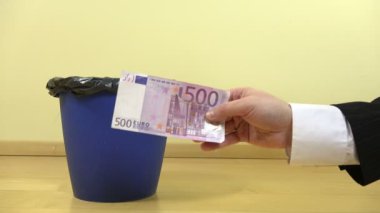 el 500 500 euro banknot çökmek ve depo gözünde bırakın. 4k