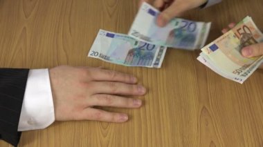 Yasadışı ödeme işler için. Yardım et euro banknot. 4k
