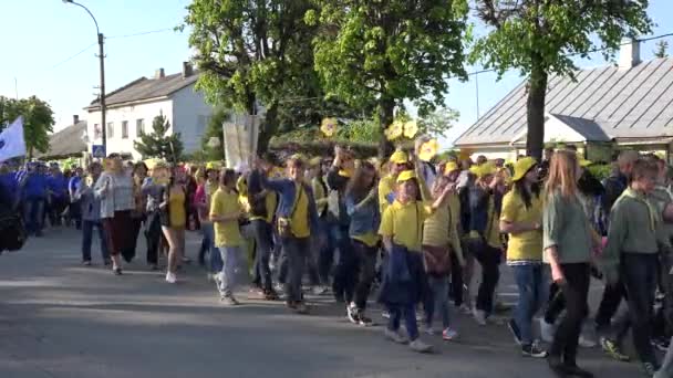 Citizens organizations take part in city anniversary parade. 4K — Stock Video