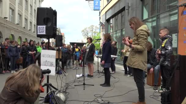 Young student music band perform on street for audience — Stock Video
