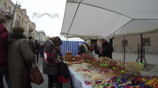 Boy buy lollipop from street market vendor and pay cash. 4K — Stock Video