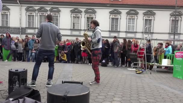 Boys musician brass group and drummer perform  people on street — Stock Video