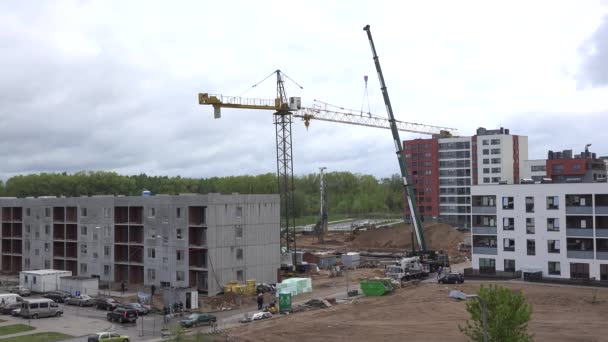 Budowlanych dźwig części zaznaczenia w plac budowy — Wideo stockowe