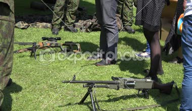 asker sergi şehirliler için silah. 4k