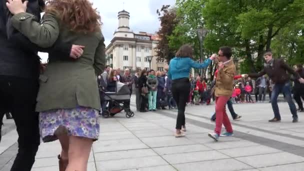 Active dancers people in pairs dance lindy hop in street. 4K — Stock Video