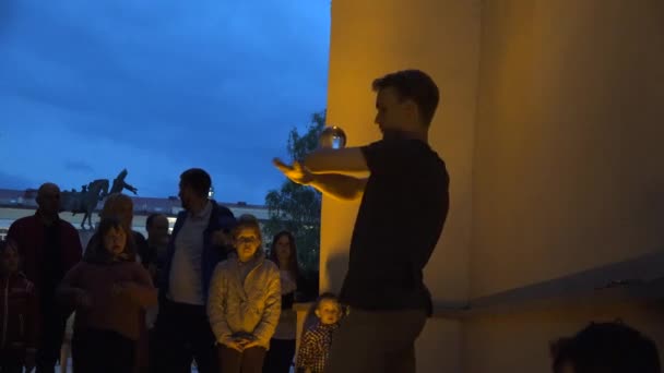 Street performer juggle glass crystal ball in front of passers-by. 4K — Stock Video