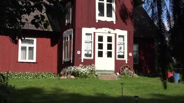 Wooden farm house through moving tree branches. 4K — Wideo stockowe