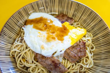 Tayvan 'ın olağan kahvaltısı, sağlıklı ulusal kahvaltı, kara biberli demir şehriye.