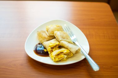 Tayvan usulü geleneksel omlet kahvaltısı.