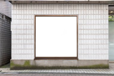 Büyük Pencere ve İsim Yeri olan Dükkan Dükkanı Önü