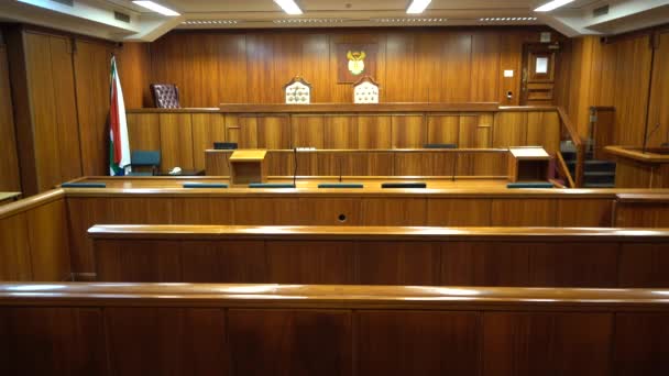 Sala Tribunal Vacía Con Paneles Madera — Vídeos de Stock