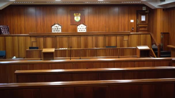 Prázdná Soudní Síň Dřevěným Obložením — Stock video