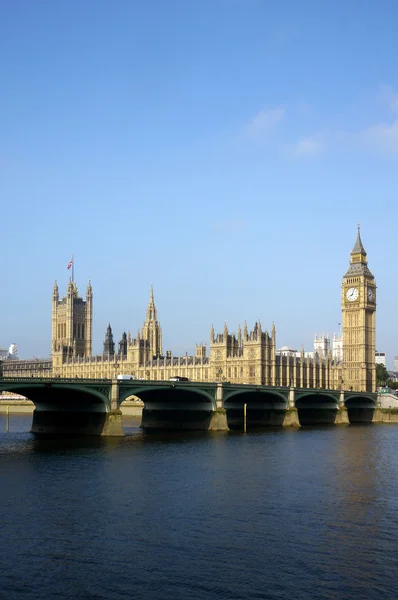 Vista através do Tamisa para big ben em Londres — Fotografia de Stock