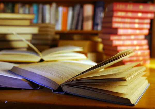 eski Kütüphane kitap açık bir sayfada