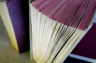 Bir yığın eski kitap