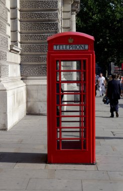 Klasik Londra telefon kulübesi