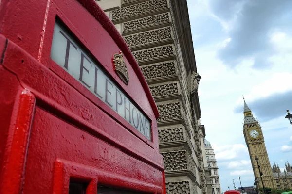 Κλασικό Λονδίνο τηλεφωνικό θάλαμο — Φωτογραφία Αρχείου