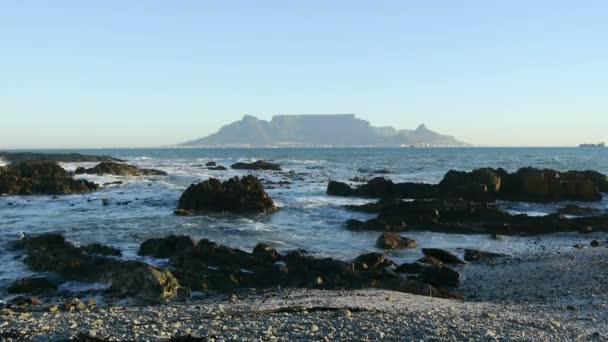 Over de blauwe zee Tafelberg, Kaapstad weergeven — Stockvideo