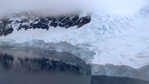 Iceberg in antarctica — Stock Video